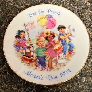 3/$15❤️ 2/27 Avon Mother’s Day plate 1994